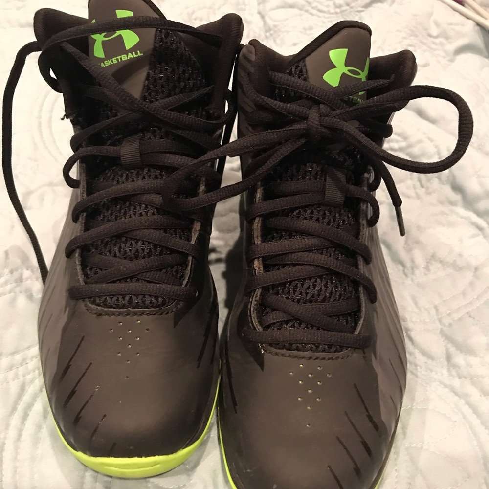Under Armour youth 4.5 basketball shoes